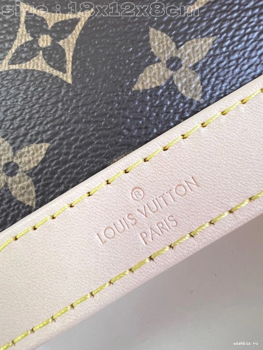 WIS VUITTON Alma Nano LOUIS 1209